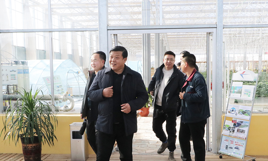 2024年會(huì)938圖智能溫室張總帶隊(duì)切.jpg 2024年會(huì)938圖智能溫室張總帶隊(duì)切.jpg